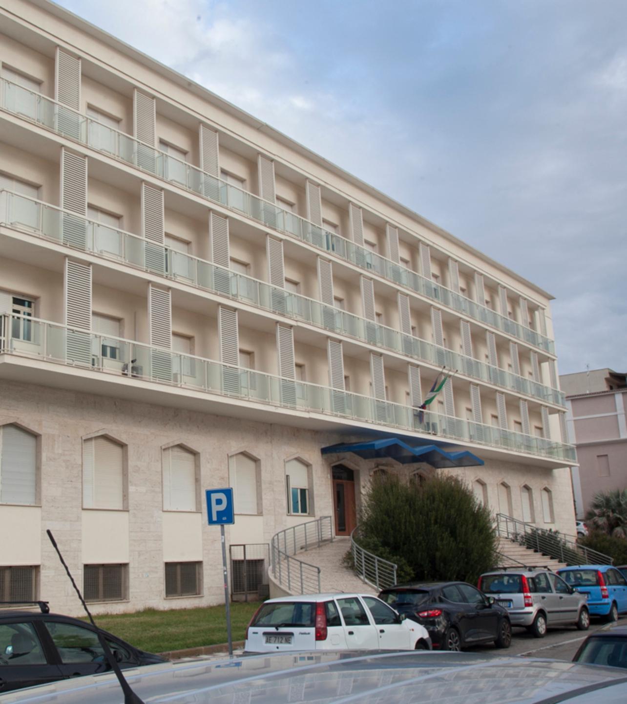 “Autoscontro” sui banchi sospesi cinque studenti 