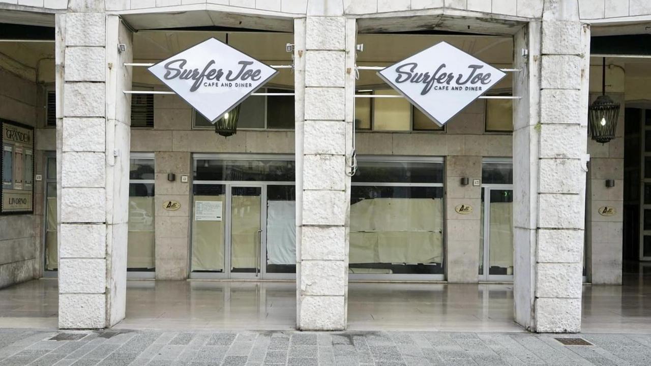 Via la storica insegna del bar Dolly, arrivano i burger di Surfer Joe: i dettagli verso l'inaugurazione
