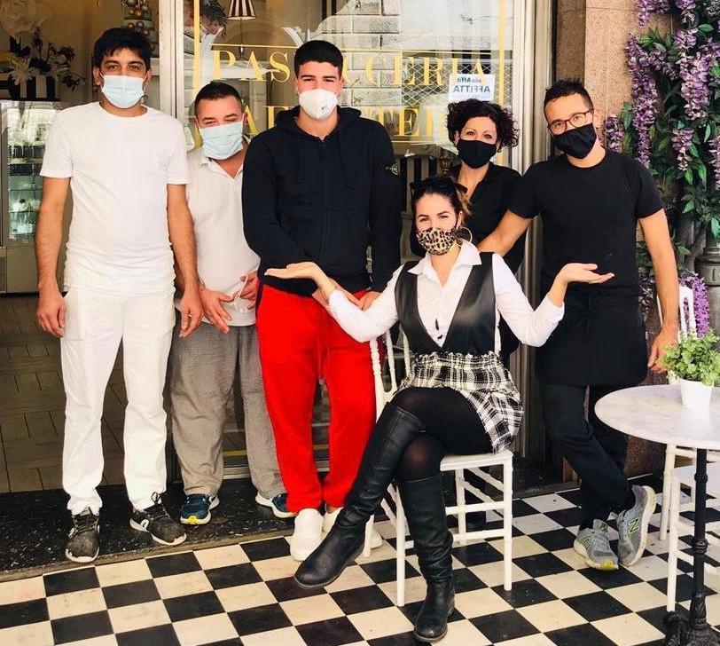 Carlotta Taddei, davanti alla pasticceria di corso Amedeo
