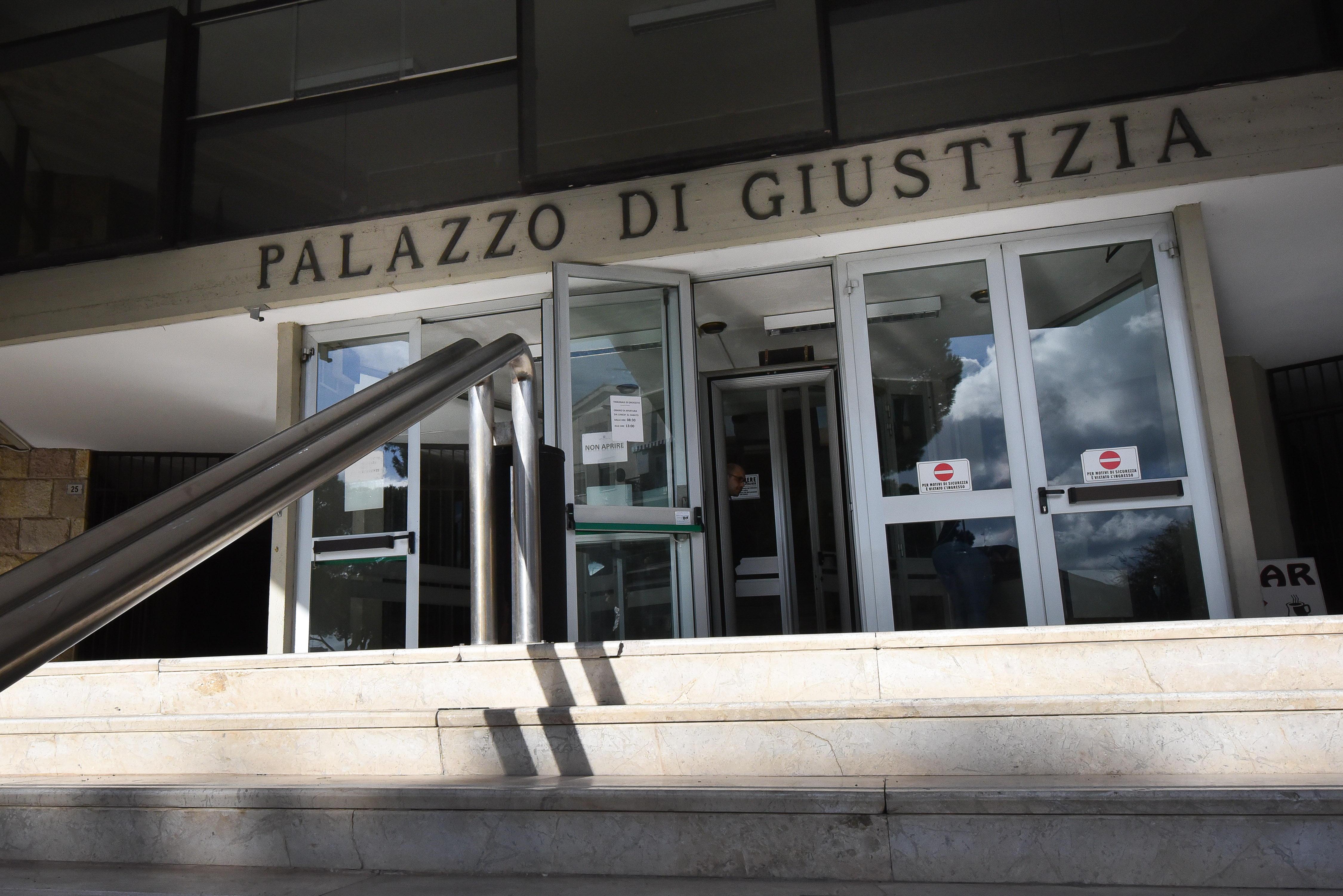 Vaccino scaduto, dottoressa di 56 anni a processo. La denuncia di un padre