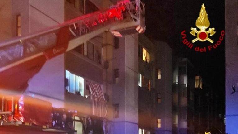 Cagliari, incendio in un appartamento: evacuata una palazzina