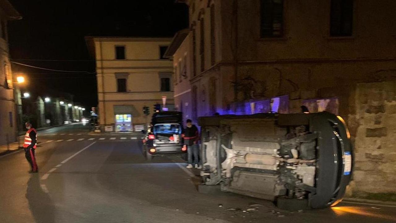 Fugge dopo l’incidente, scoperta e denunciata