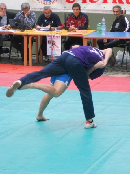 Covid: non solo calcetto, anche s'istrumpa e il tango nella lista dei divieti