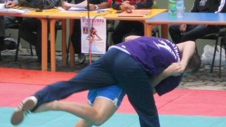 Covid: non solo calcetto, anche s'istrumpa e il tango nella lista dei divieti