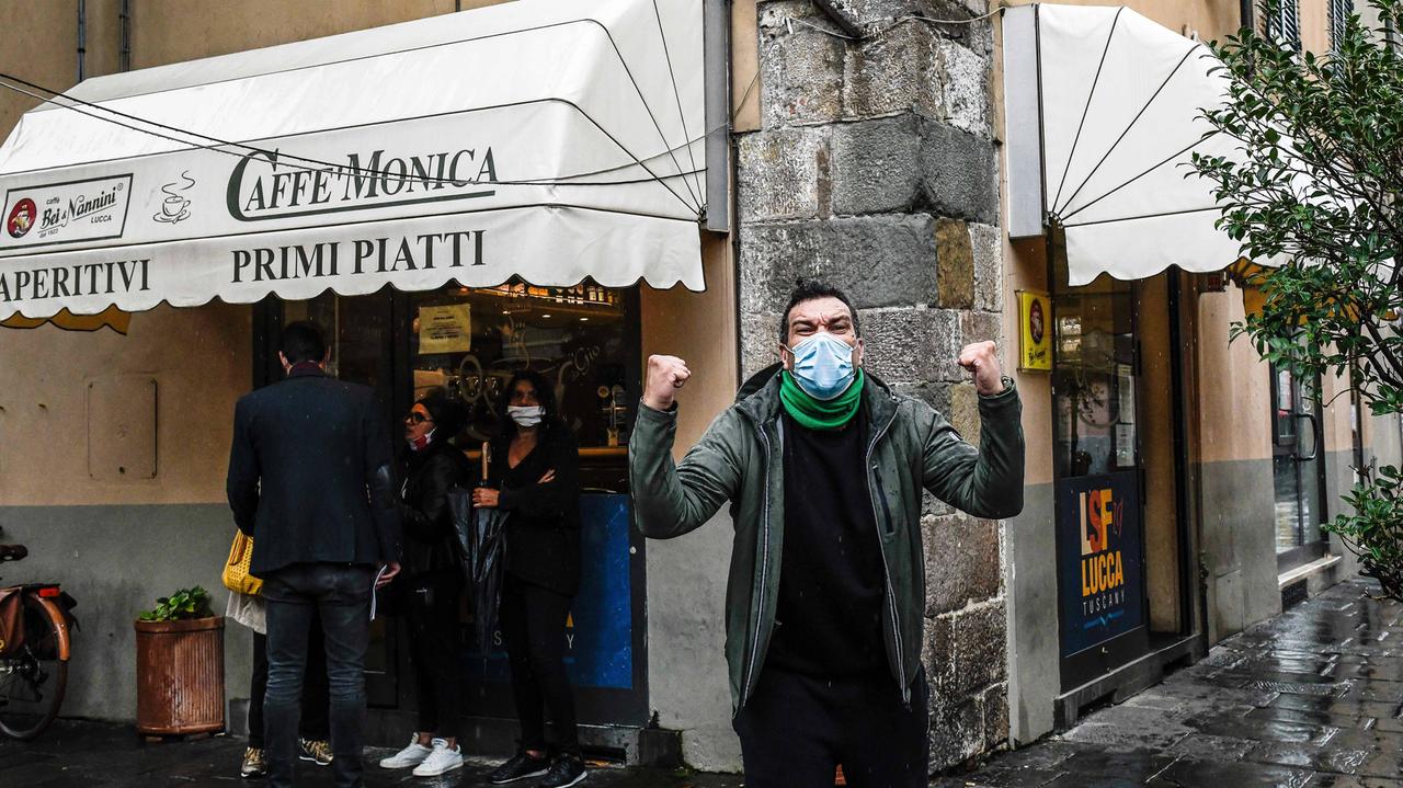 Giovanni Martini festeggia la riapertura (foto Sernacchioli)