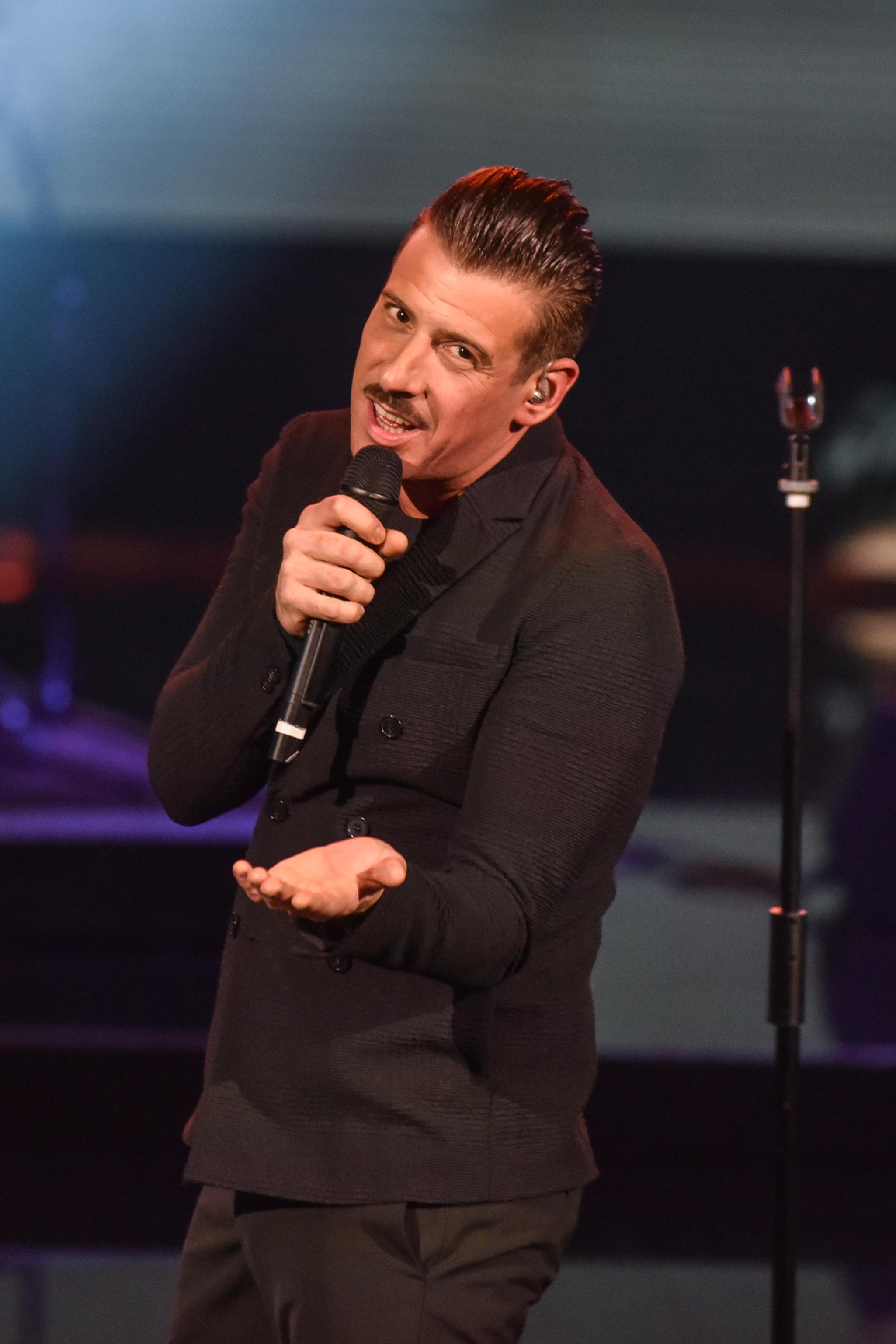 Einstein, il nuovo disco di Francesco Gabbani dove tutto è relativo