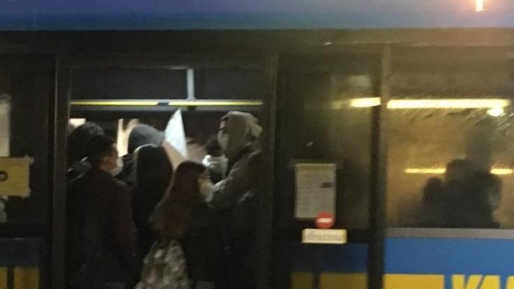 Versilia: bus strapieni, genitori e studenti infuriati