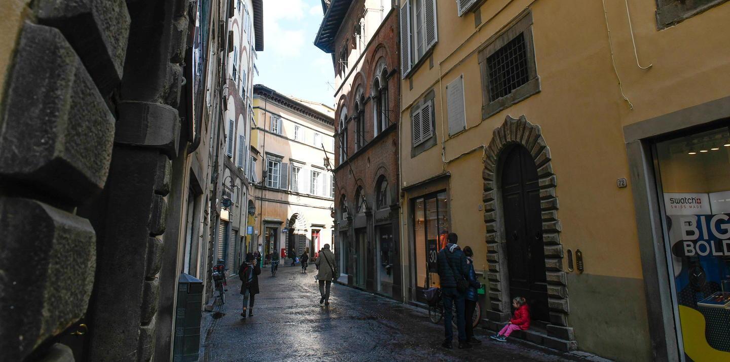 Sconti incrociati nei negozi: domani si parte