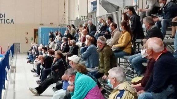 Un momento dell'assemblea alla palestra del Lillatro