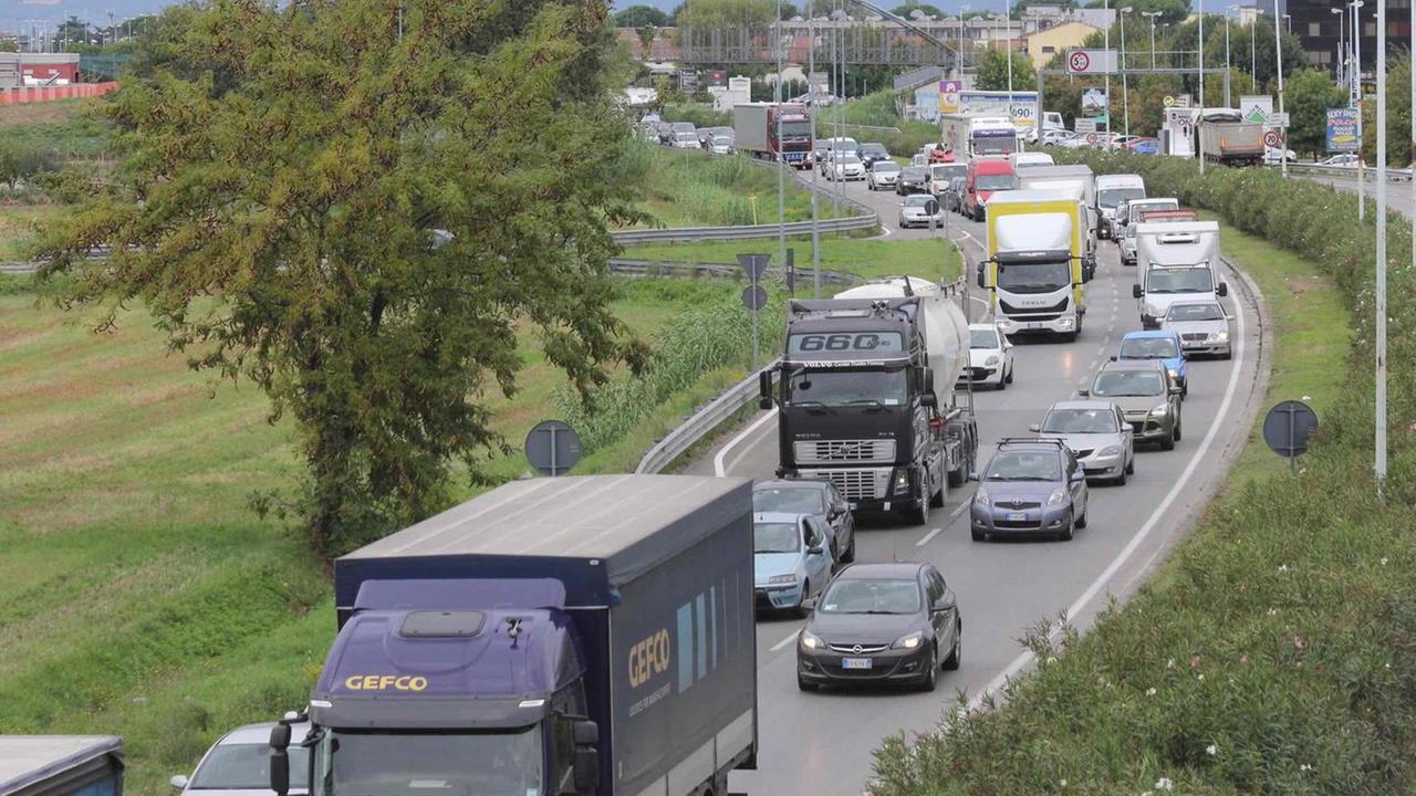 Prato non è una città elettrica Ancora troppo smog in strada