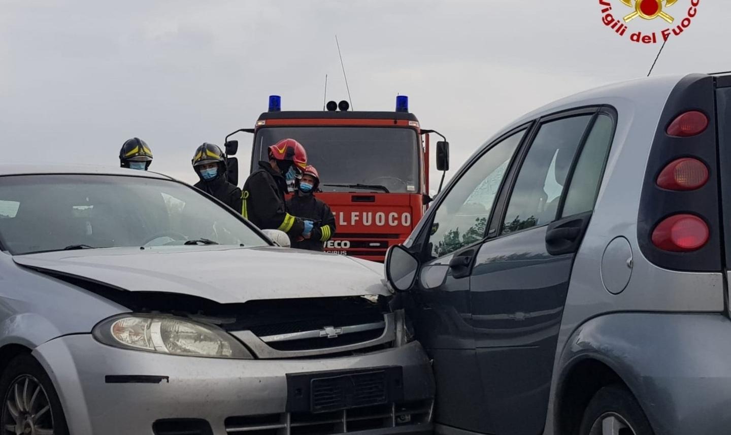 Ozieri, frontale tra auto sul ponte di Buttule, illesi i conducenti
