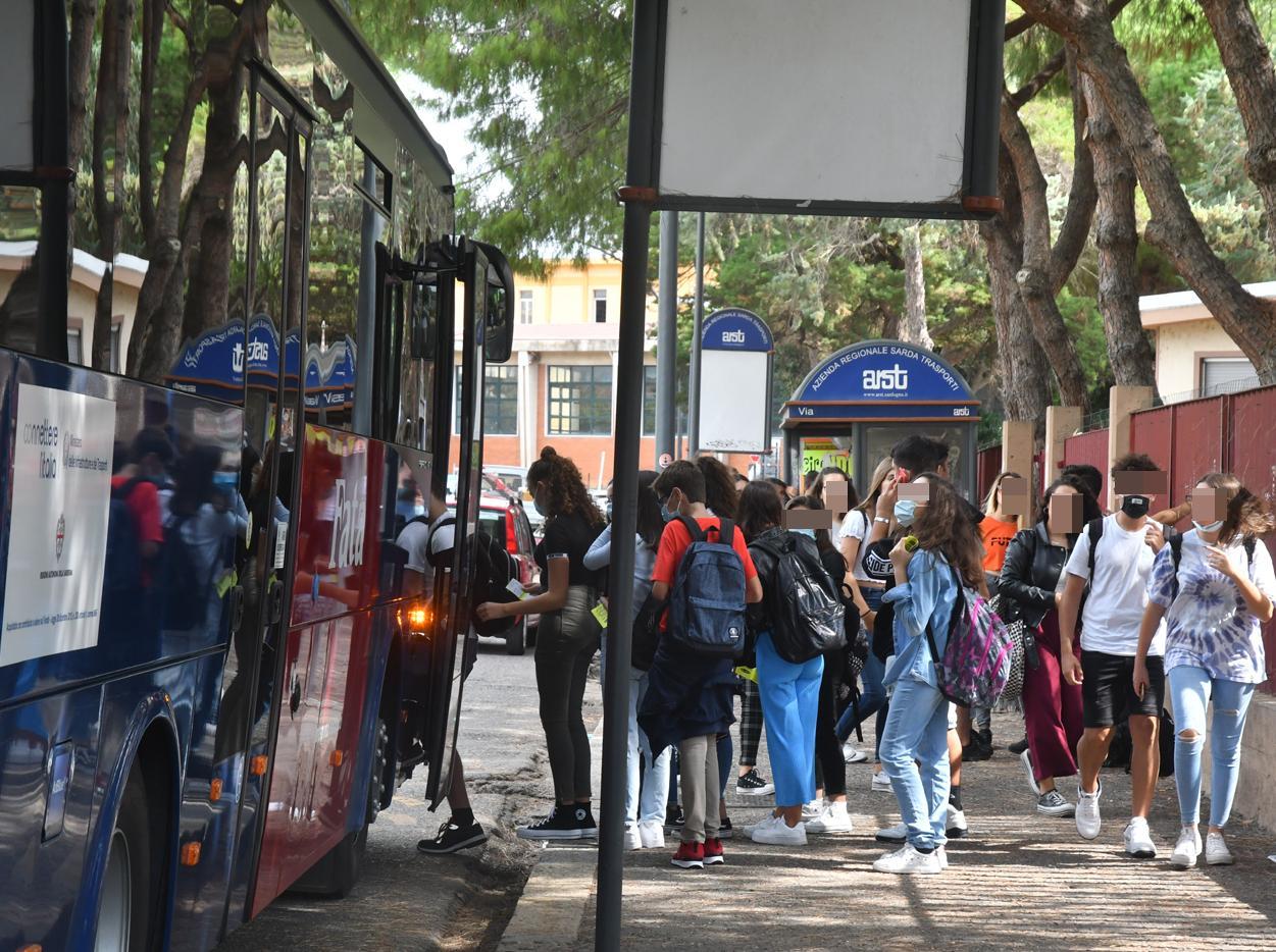Covid, Biancareddu: «Più autobus per gli studenti, Dad solo se indispensabile» 