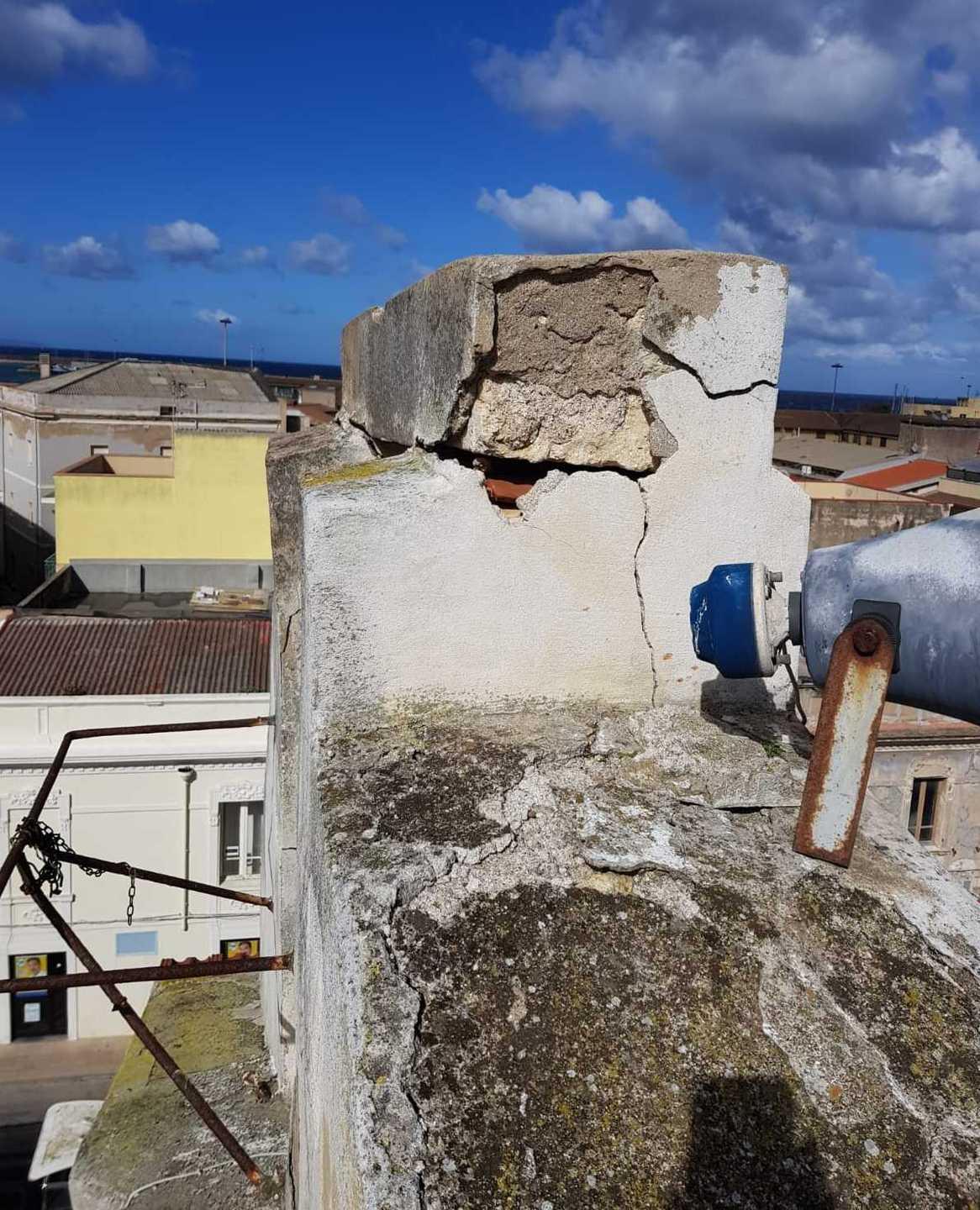 Il forte vento scoperchia la chiesa della Consolata 
