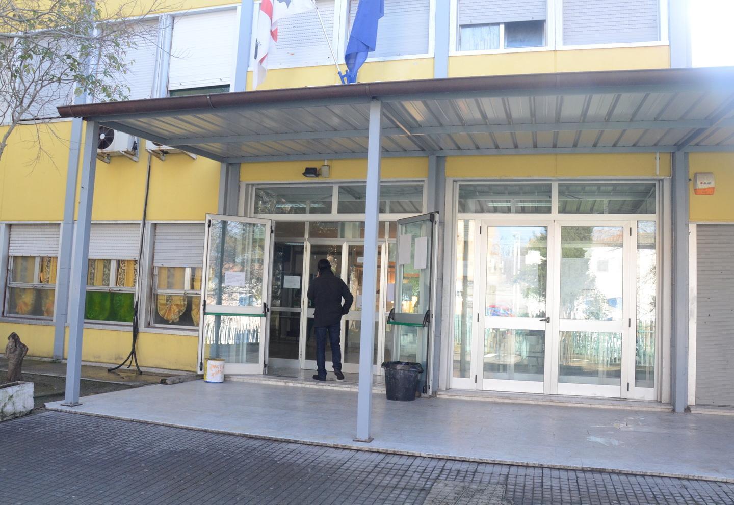 Sassari, altri due positivi ma la scuola riapre 