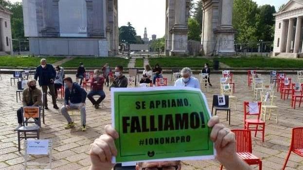 Il coprifuoco spaventa bar, ristoranti e... clienti: «In Toscana chiuderanno in tremila»