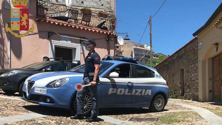 Oltre un chilo di droga in auto, due arresti a Nuoro