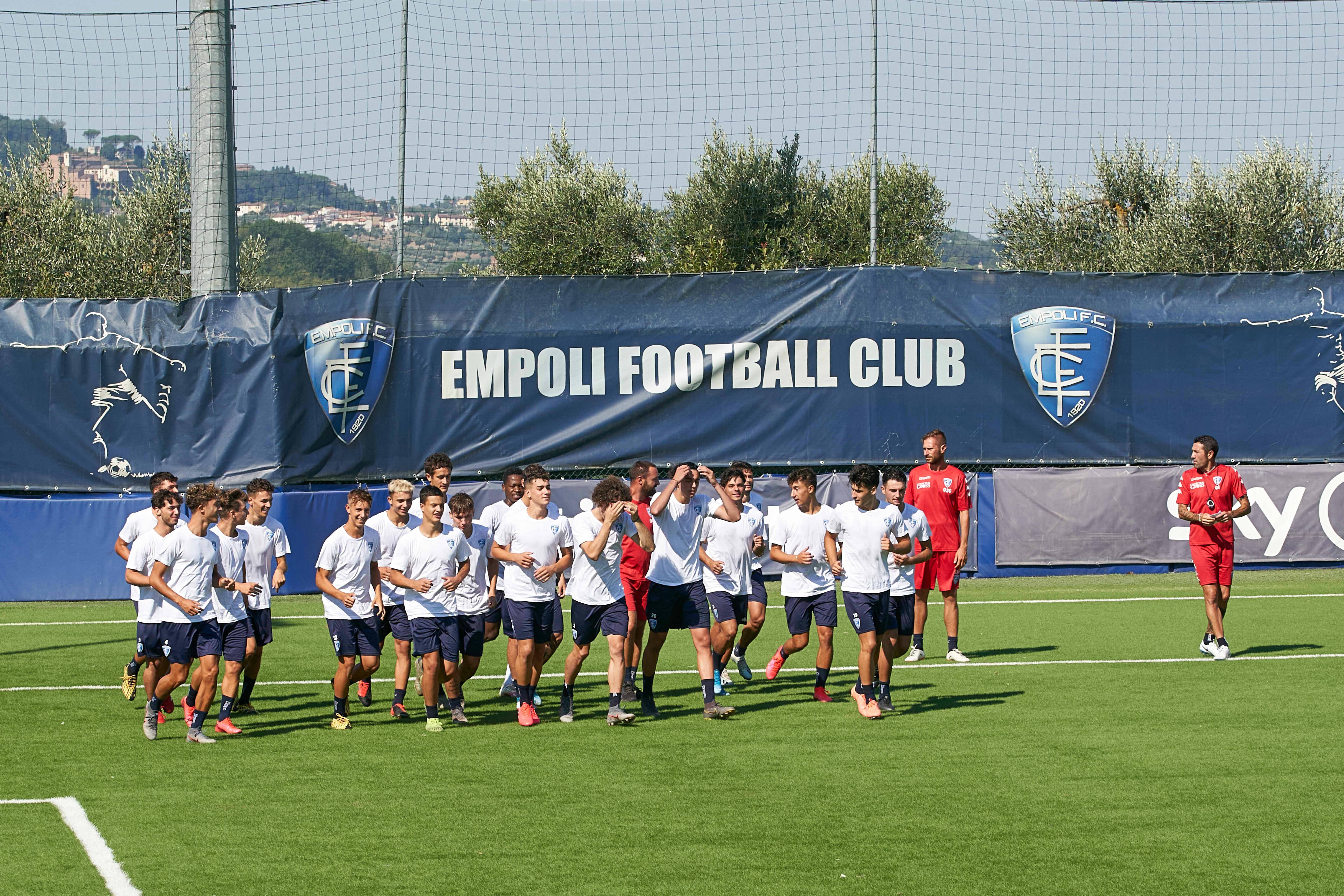 Una seduta di allenamento della Primavera dell'Empoli