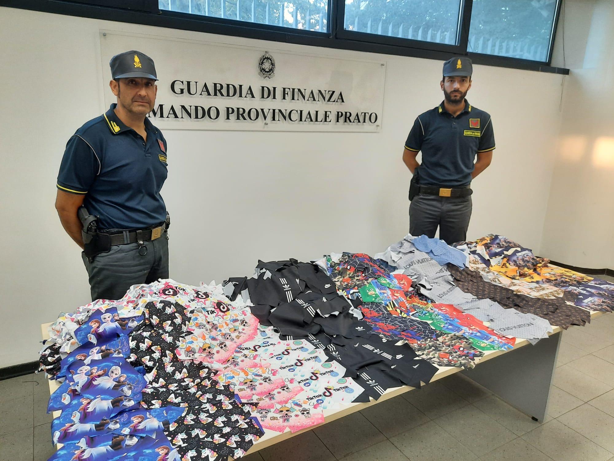 Le mascherine sequestrate dalla guardia di finanza