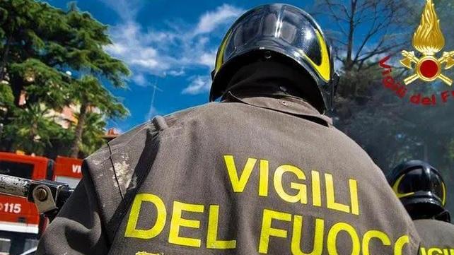 Incendio in un appartamento, due anziani al pronto soccorso