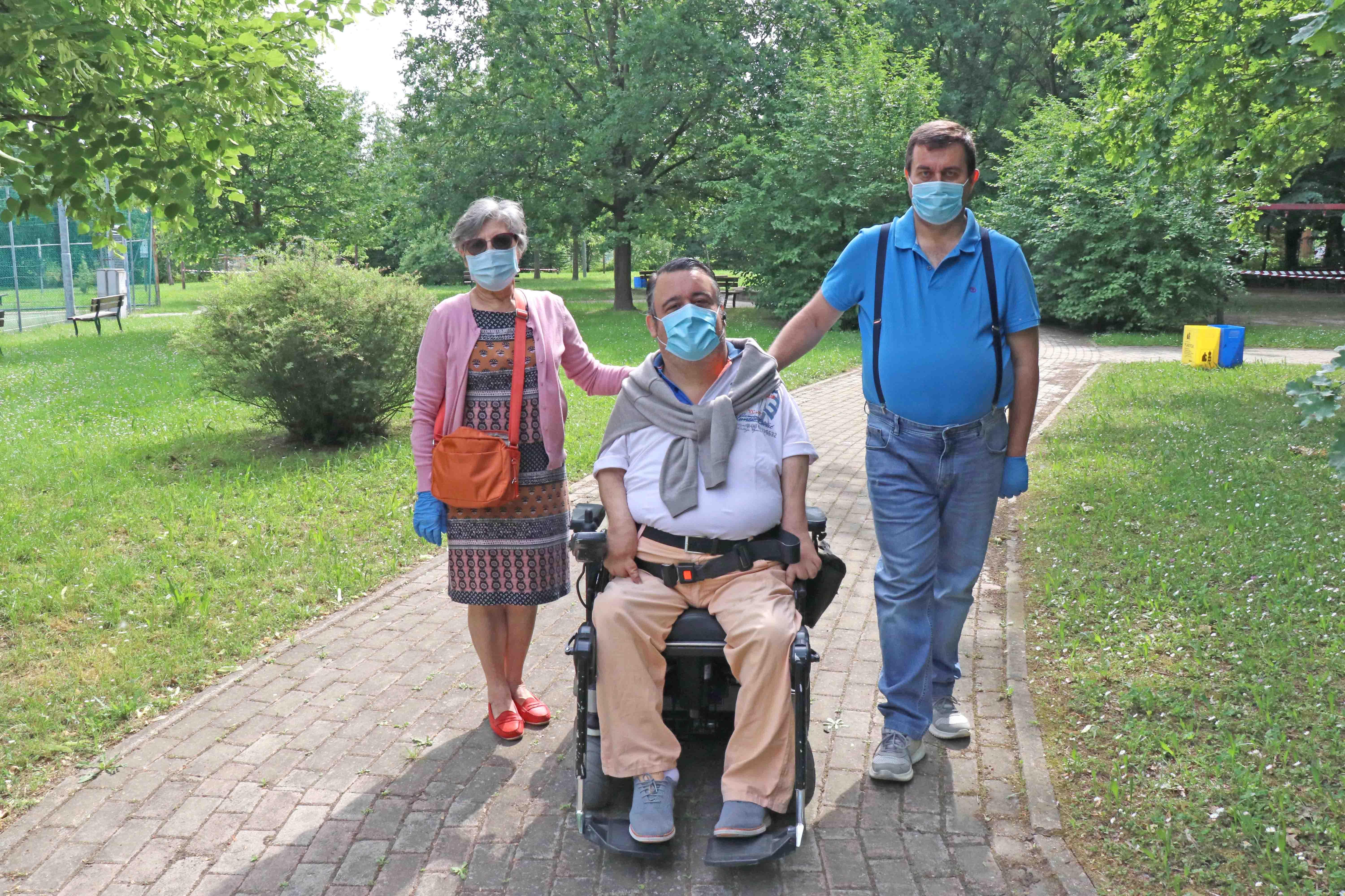 Carlos Dana, al centro, per il progetto "Parco sicuro" a Ferrara