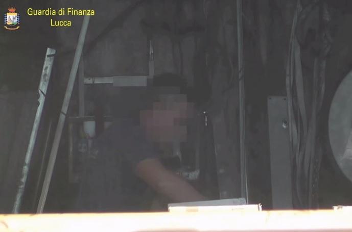 Usava i permessi 104 per il secondo lavoro, denunciato dalla Finanza - Video