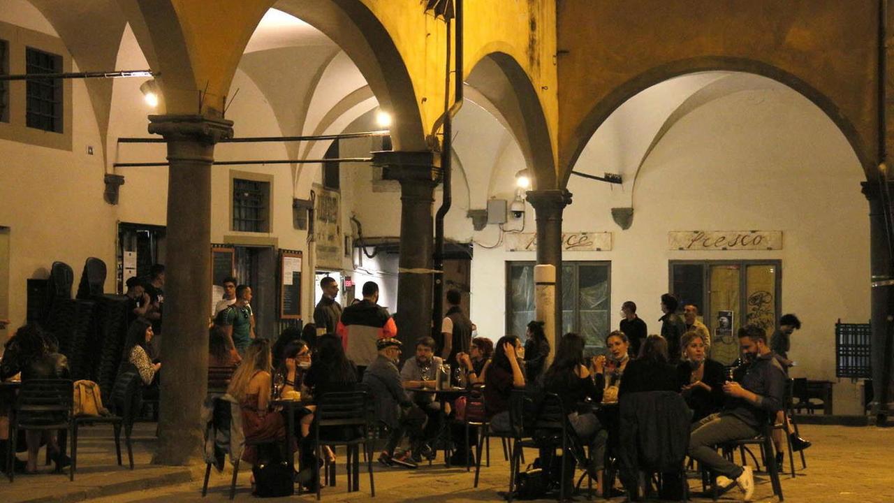 Movida in piazza delle Vettovaglie