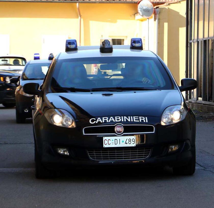Denaro, abiti e cellulari alle baby prostitute: a processo noto avvocato