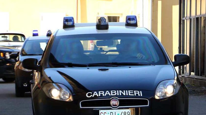 Denaro, abiti e cellulari alle baby prostitute: a processo noto avvocato
