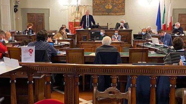Il consiglio comunale a sostegno del Tirreno