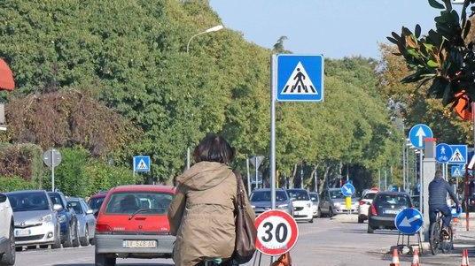 Slittano i lavori alla ciclabile Andamento lento del cantiere