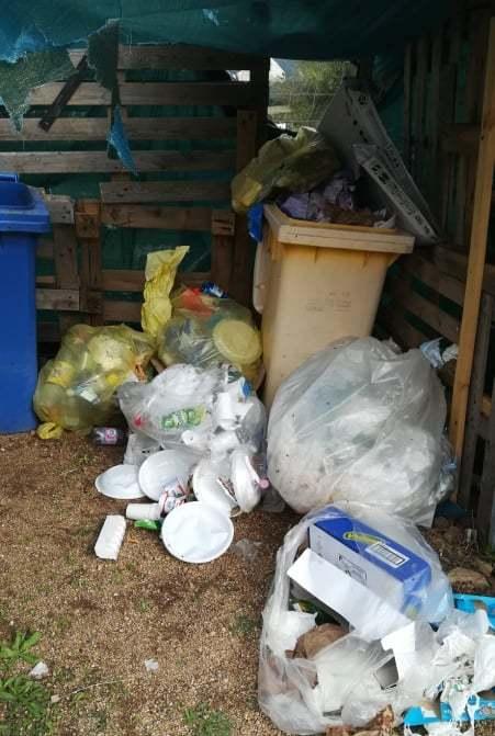  Nessuno ritira i rifiuti, proteste in via Traiso 