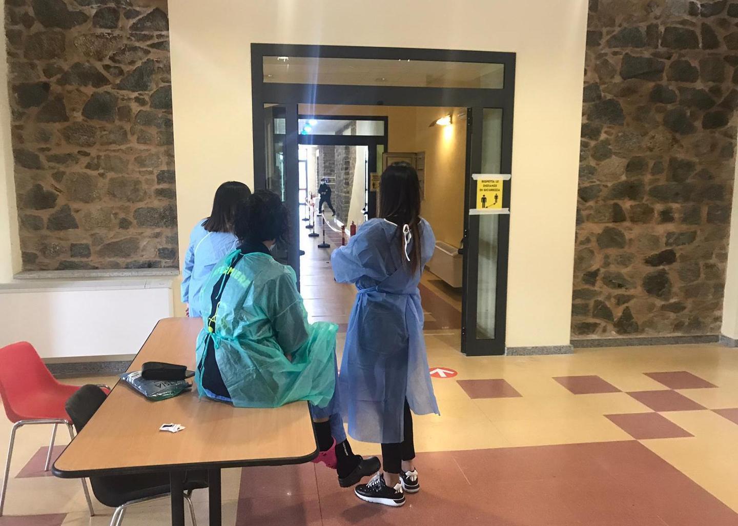 Covid, classi chiuse: ora sono sei 