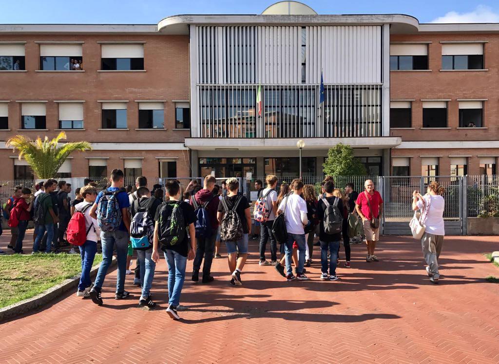 Studente positivo: subito effettuati oltre 30 tamponi all’Itcg Cerboni 
