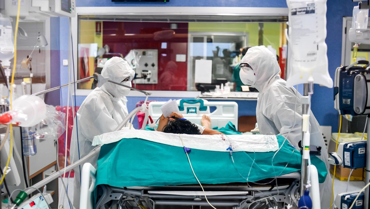 Personale sanitario al lavoro in un reparto Covid