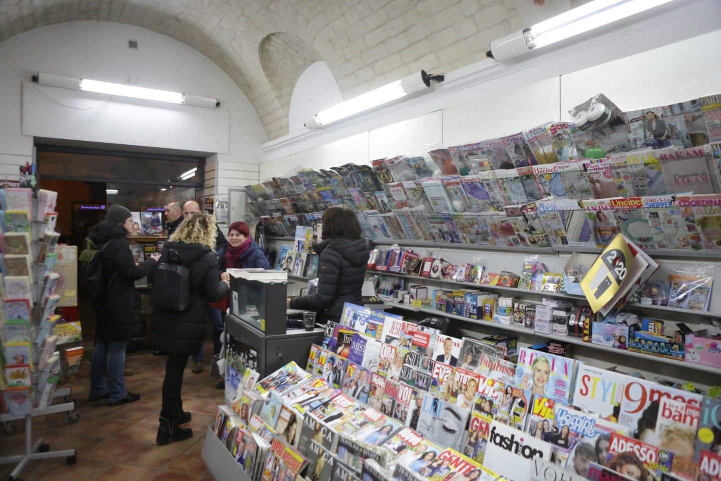 L'edicola di via Roma a Sassari (foto precedente alla pandemia)