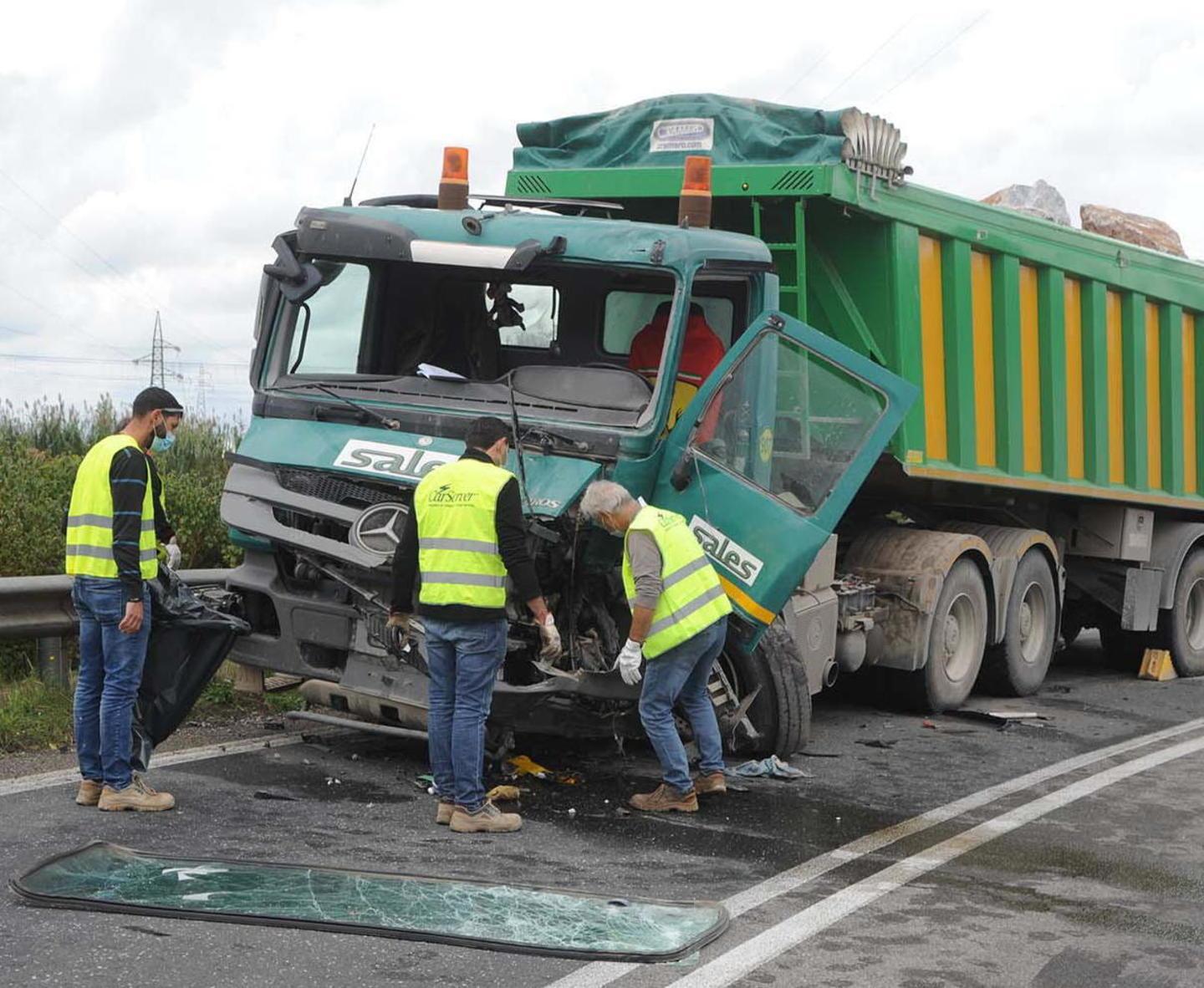 Due feriti nello scontro tra camion - Il Tirreno