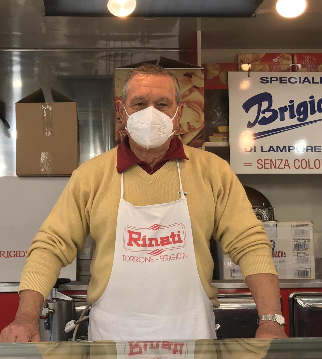 Abiti, croccante e brigidini in esposizione 