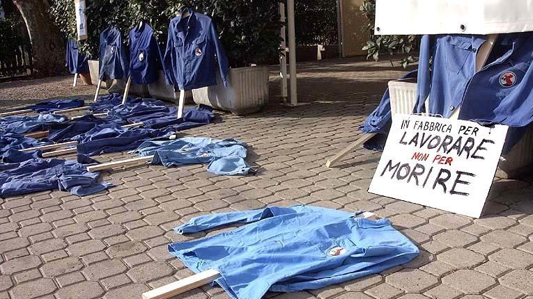 Amianto, protesta a Roma entro ottobre