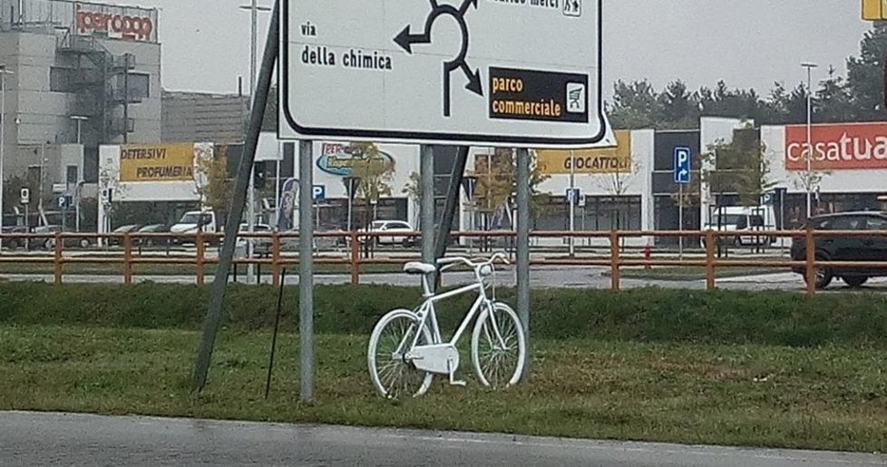 Una bici bianca per Marco