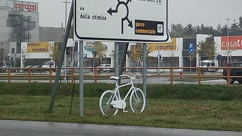 Una bici bianca per Marco