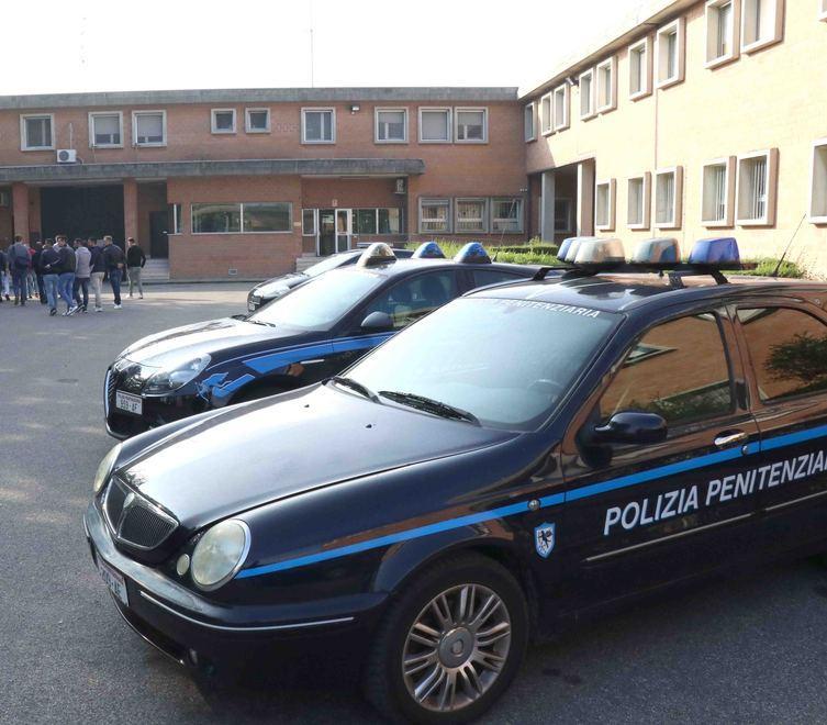 Assolto agente di custodia Era accusato di aver preso bottiglie d’olio in carcere