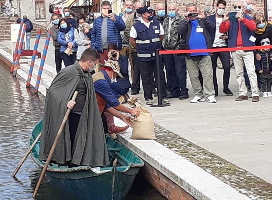 Con la batana o sul trenino fra capoluogo e Porto Garibaldi
