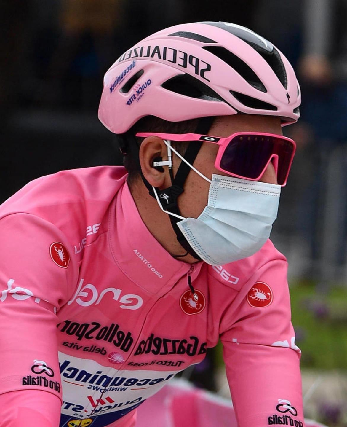 Vince Narváez, Almeida in rosa 
