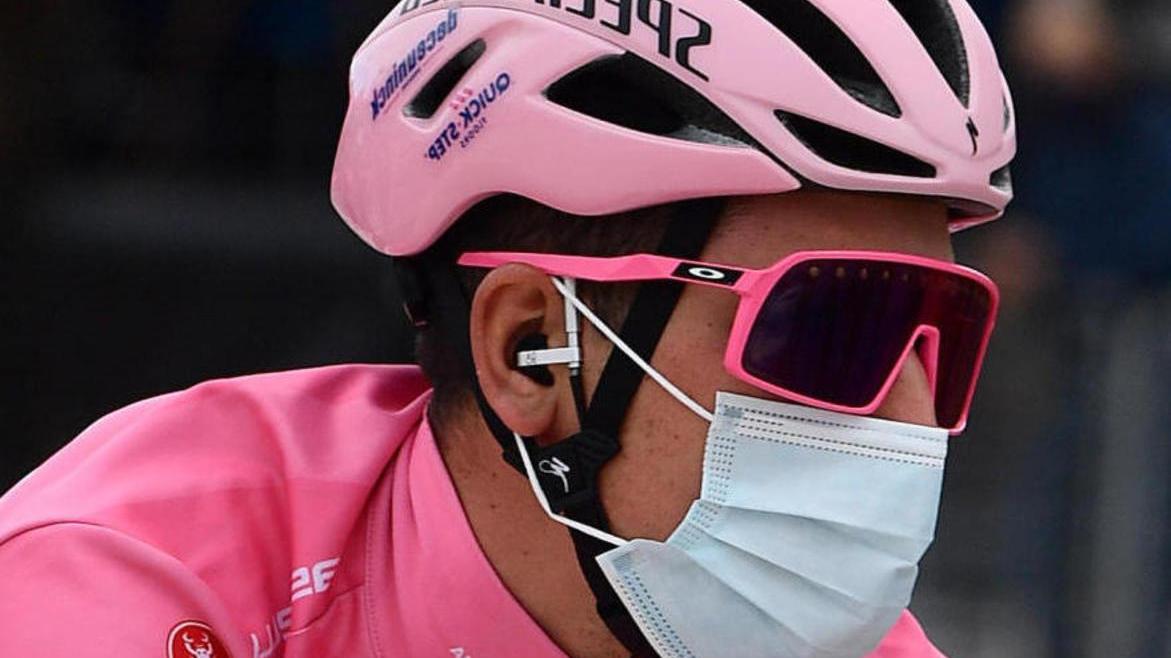 Vince Narváez, Almeida in rosa