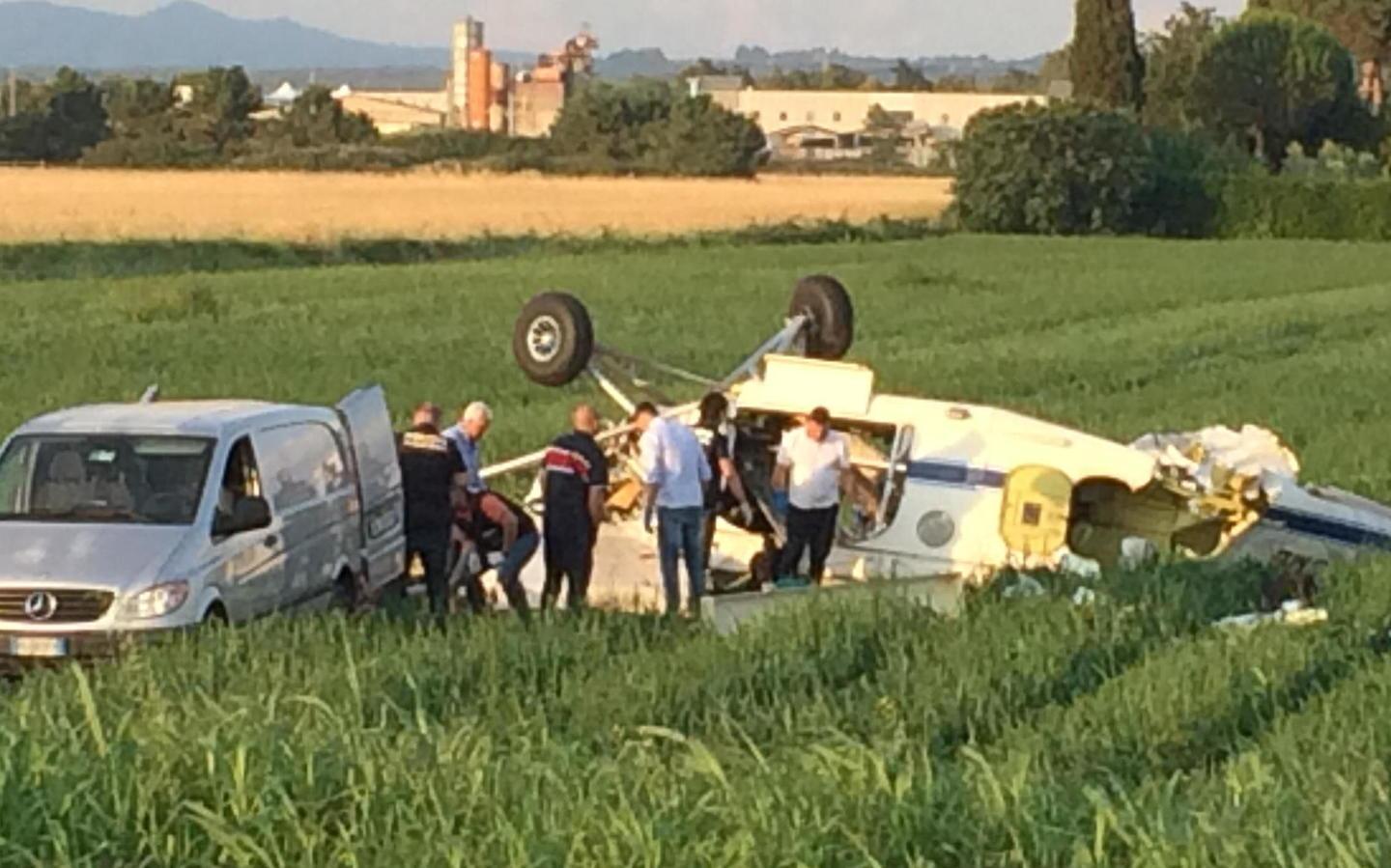 Paracadutista sopravvissuto al disastro aereo: «Sbalzato a 100 all’ora sulla coda, poi il buio» 