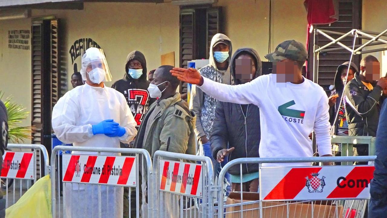 Don Biancalani in quarantena a casa sua: «Me lo ha consigliato il mio medico»