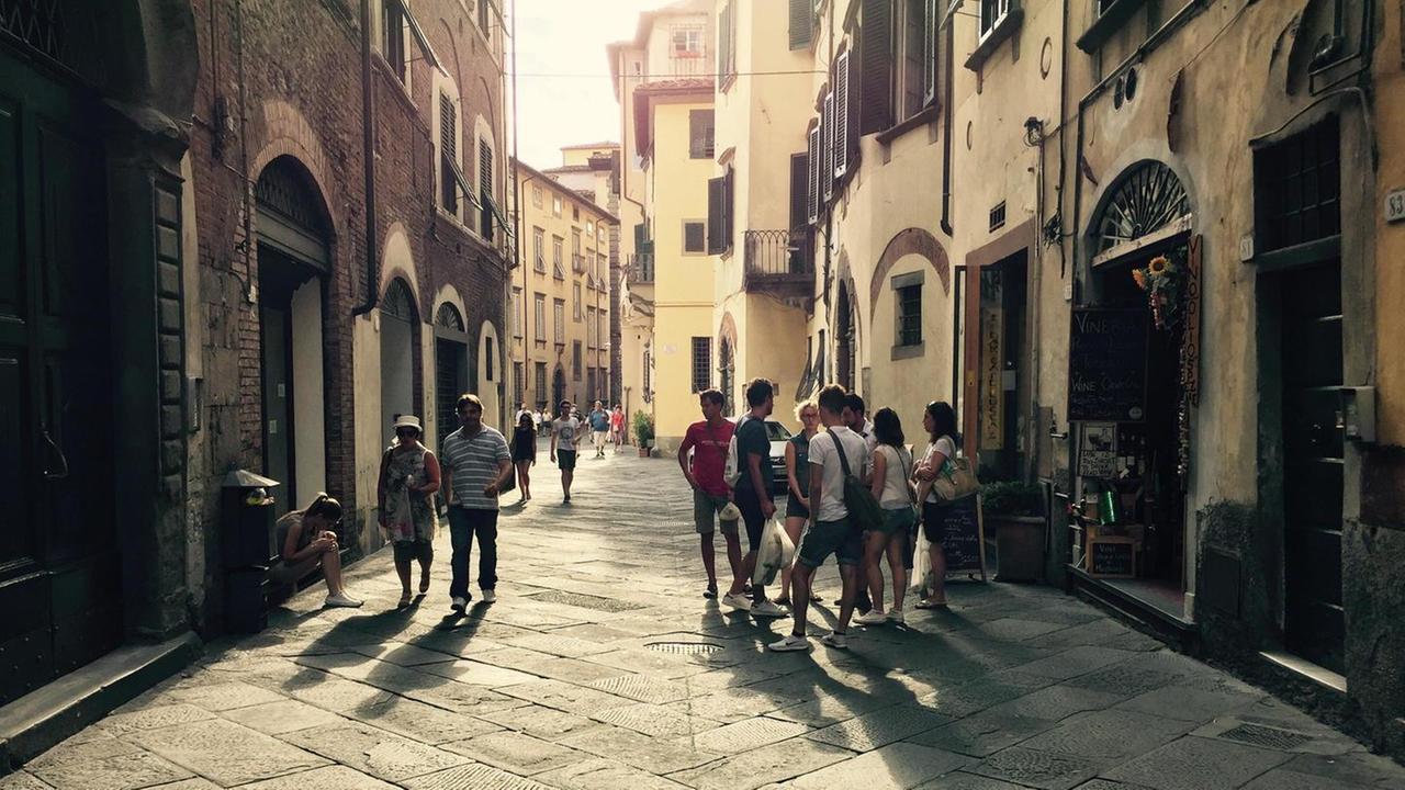 Petizione con 200 firme per trasformare via Santa Croce in area pedonalizzata