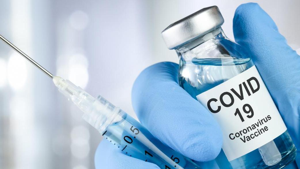 Conte: saremo inondati dai vaccini. E Pfizer accende la speranza