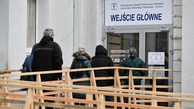 Covid: scatta il lockdown parziale in Polonia