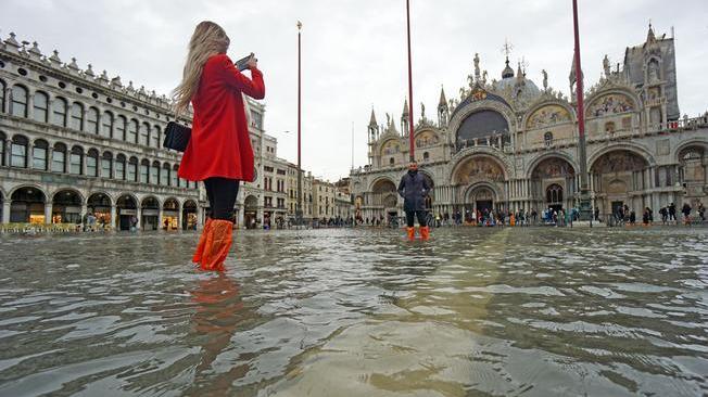 Venezia:marea tocca 105 centimetri,Piazza S. Marco si allaga